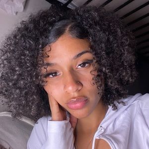 Meet your Posher, Layla